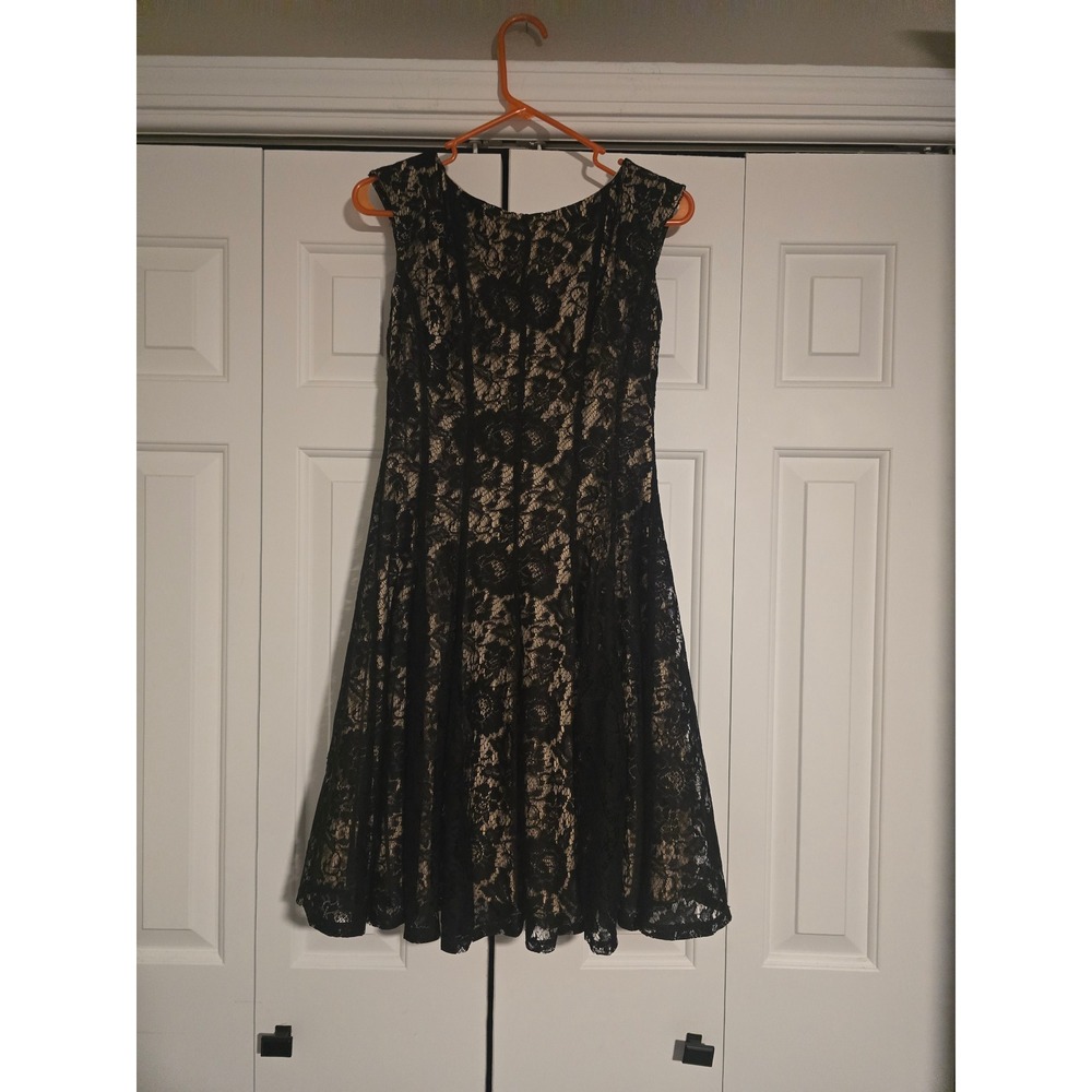 Julian Taylor Black Floral Lace Fit and Flare Dress Tan Lining Size 6 Cocktail